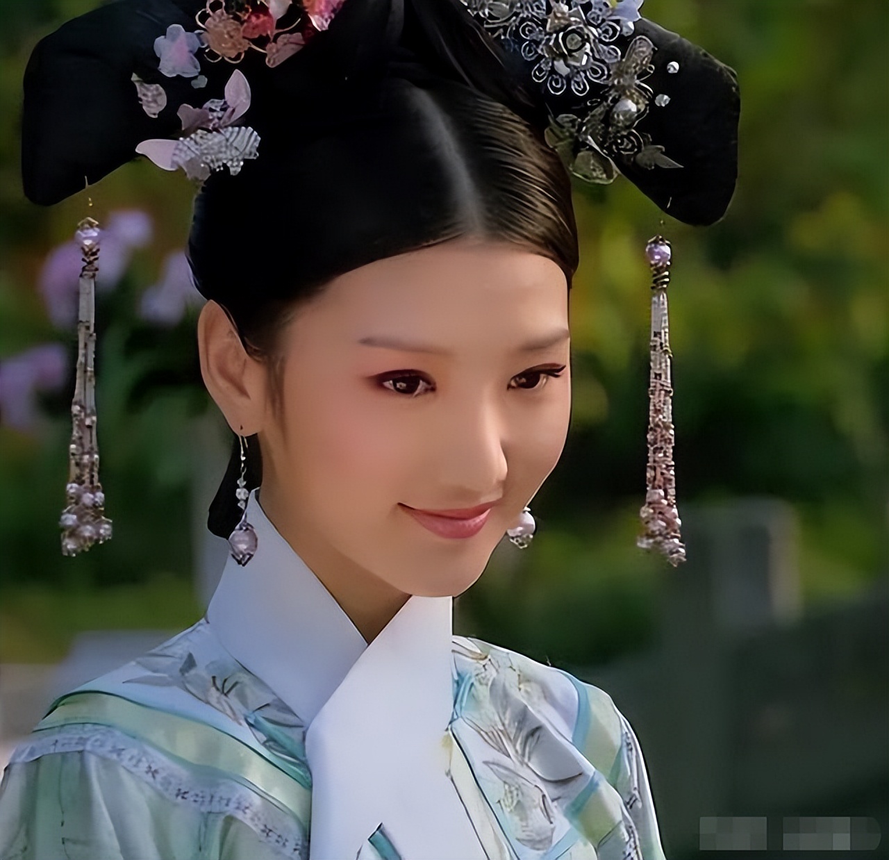 《甄嬛传》瑛贵人怎样才能摆脱三阿哥的追求，在后宫生存下去？