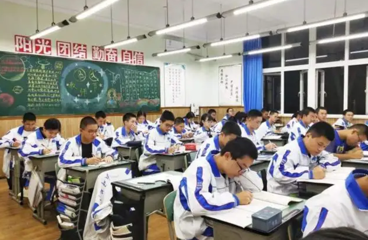 高三准考生想考985大学，“一模”要考多少分？听听班主任怎么说