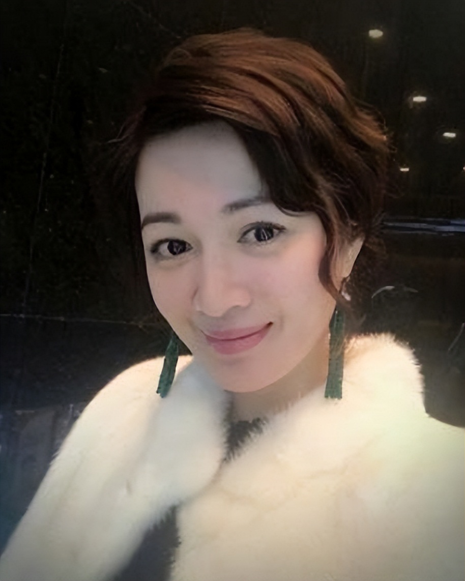 红得快、凉得也快，这五位“风光不再”的女星真是太可惜了