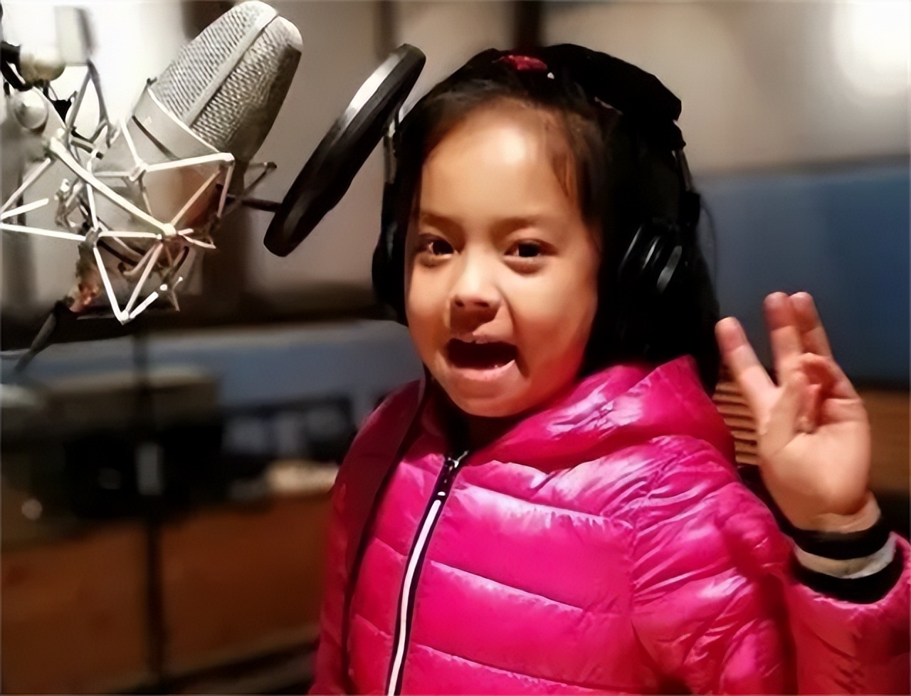 15年四川女主播因内急溺亡，现场只剩一只高跟鞋，土地上明显抓痕