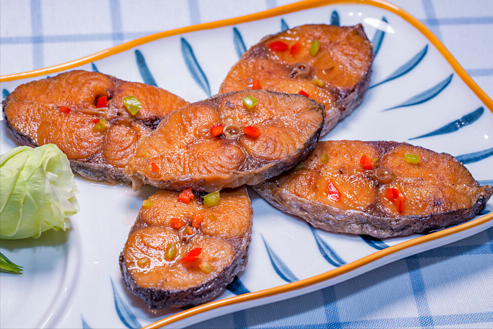 煎鲅鱼的家常做法做鲅鱼最好不要加水炖