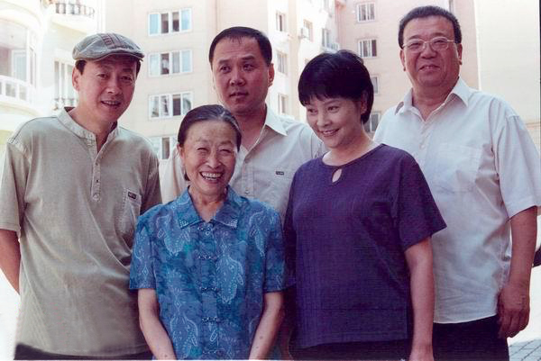 侯天来:从自行车厂钳工到著名演员,他对妻子和女儿有愧疚