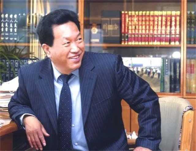 骗40万投资者上百亿，给自己配12名秘书，昔日河北首富终锒铛入狱
