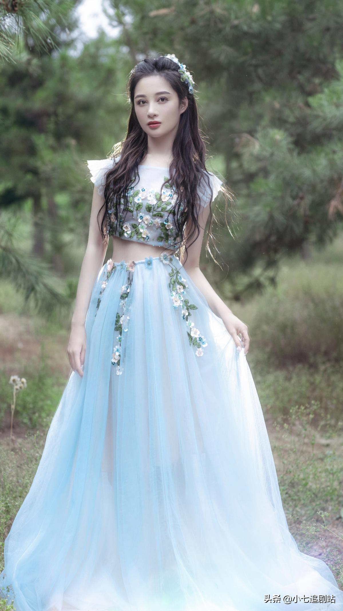 孙嘉璐玩泡泡机太萌啦，甜系少女发射梦幻“泡弹”