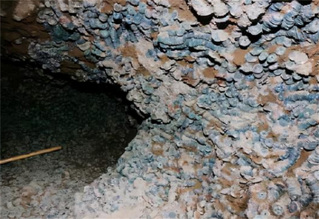 2010年，陕西华县一建筑工地，挖到“地下银行”