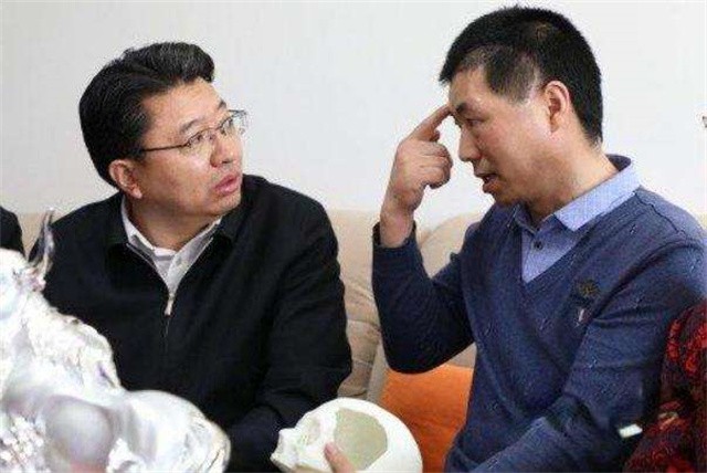 英雄团长祁发宝近况：头颅模型有明显缺损，额角伤疤明显令人痛惜