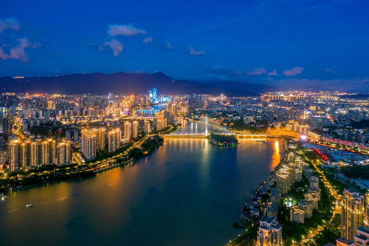2021年GDP20强城市：杭州第8，无锡接近青岛，福州上榜