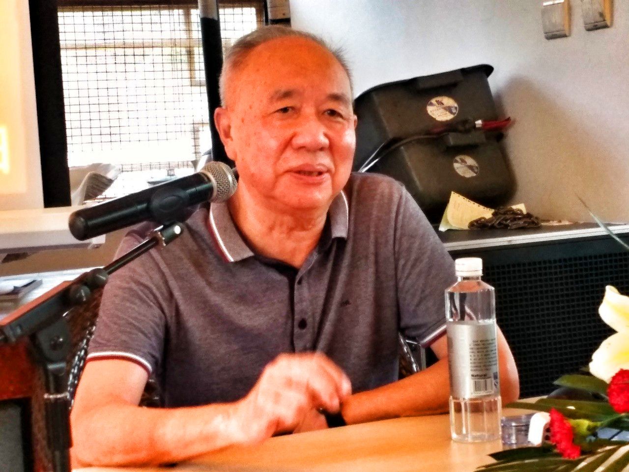 90年代的中国首富，经历了3次入狱，如今81岁还能跑10公里
