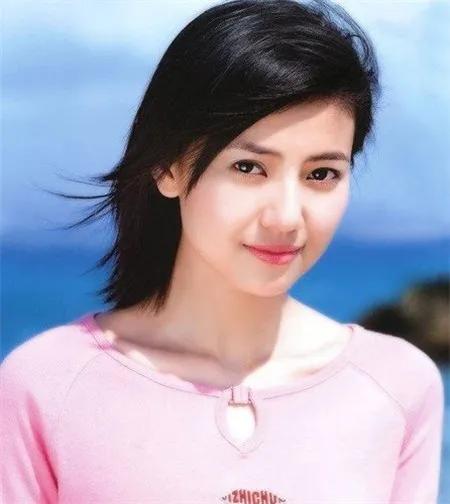 难怪高圆圆被称为国民女神，看到她少女时期旧照，美得有些过分