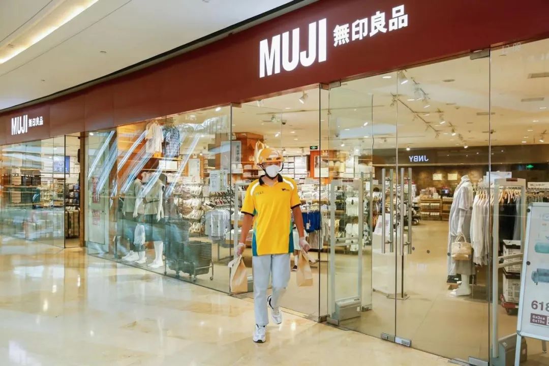商品像外卖一样送到家，品牌们盯上了即时零售