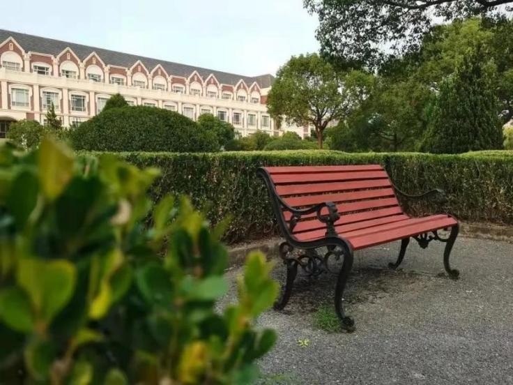 上海超有范高校！地铁直达，坐拥7大食堂，绝美图书馆，还有古希腊风建筑