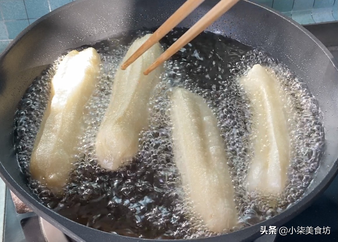 一斤面粉7两水，教你一个炸油条配方，学会都可以开店，别错过