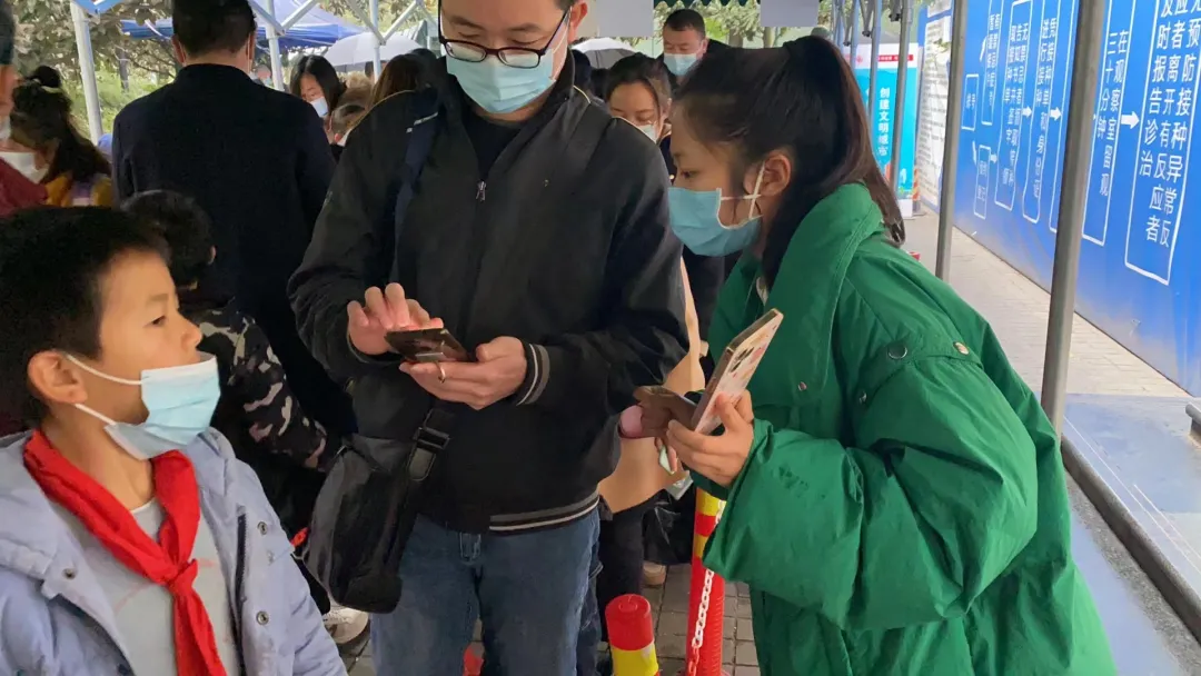 今天，你“苗”了吗？直击南湖小学新冠疫苗接种现场