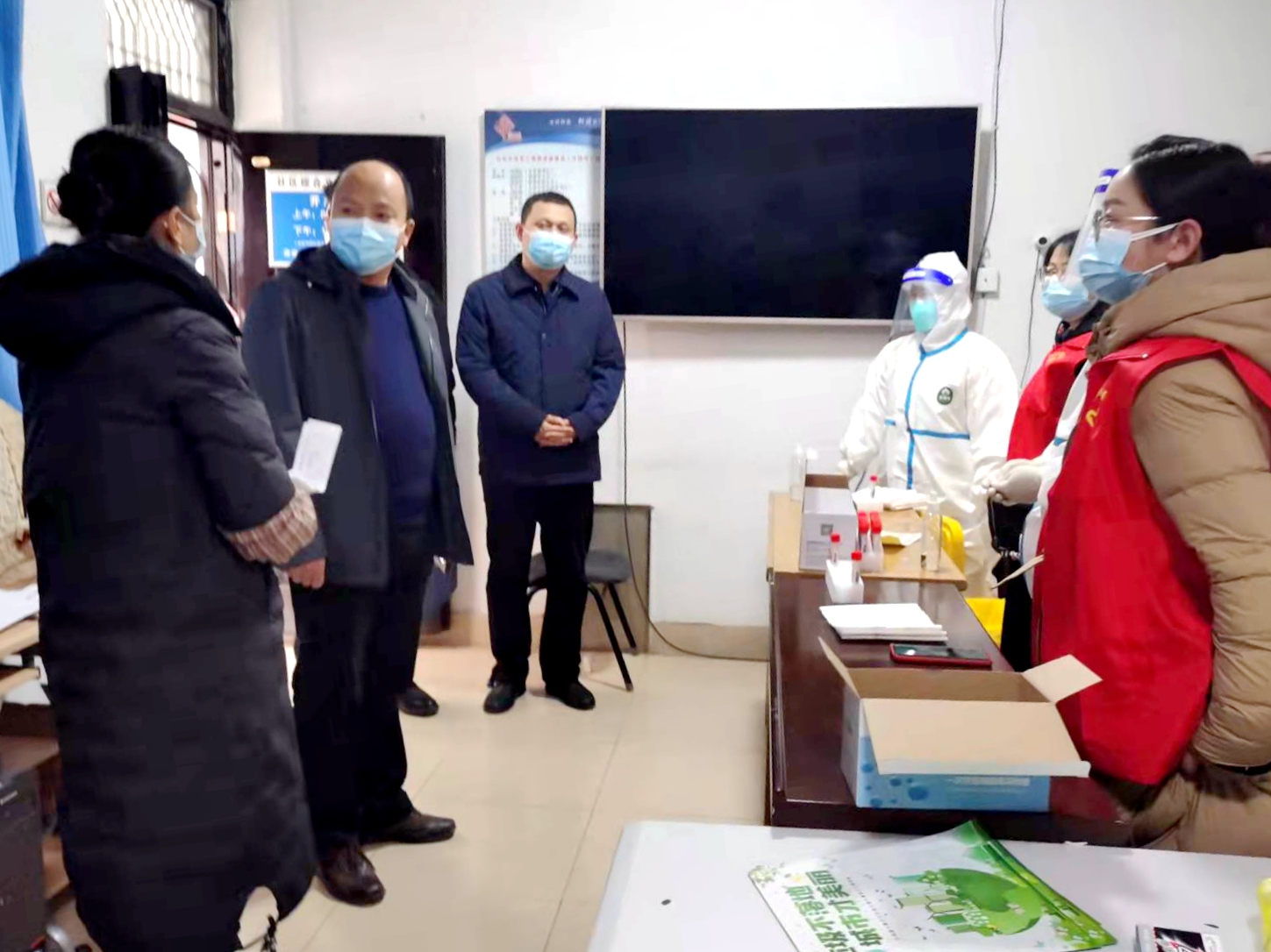 宝鸡市渭滨区法院党组书记、院长张向宏院长深入社区督导检查疫情防控工作