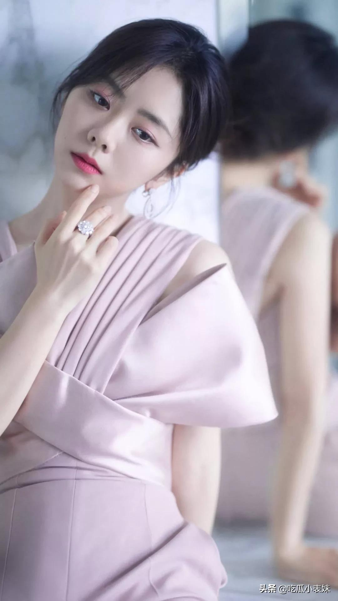 谭松韵，迷人的娃娃脸，甜美可爱