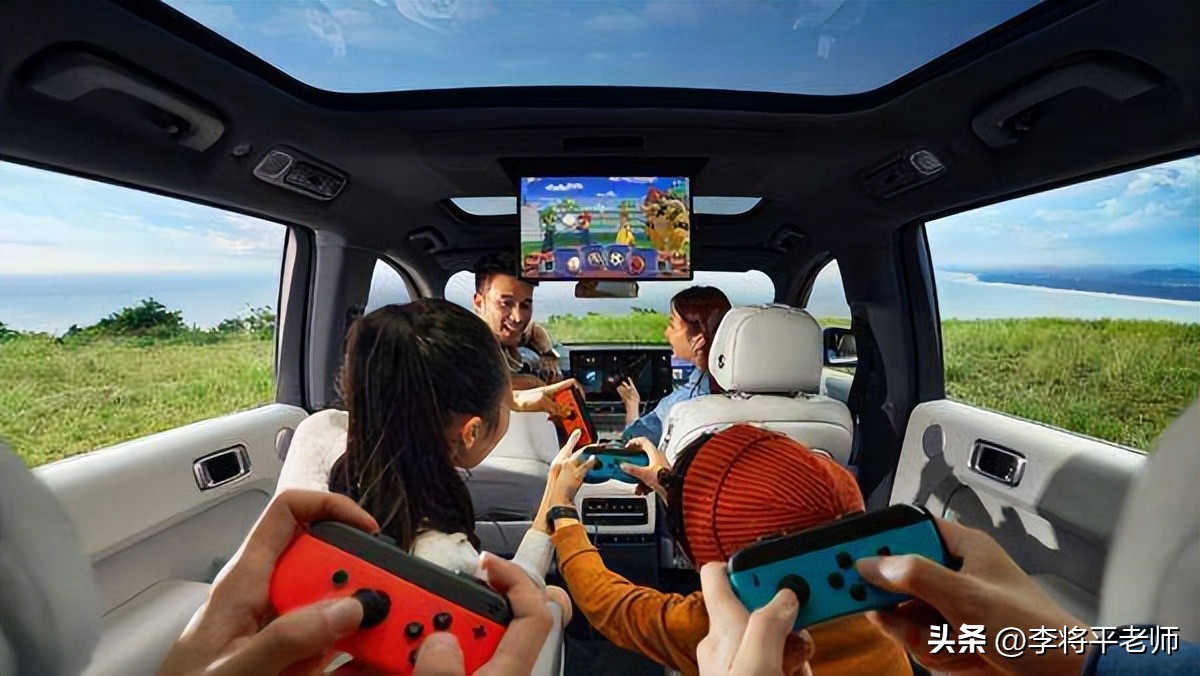 倒水打伞贴报纸，新能源车的天幕玻璃为何这么坑？车企：省钱啊