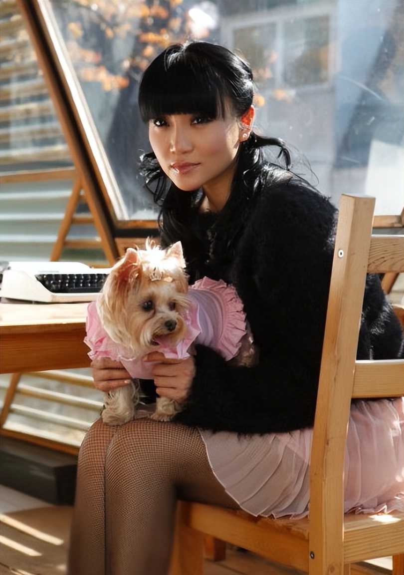 著名歌手朱桦:曾婉拒费翔的追求,照顾患病母亲,如今仍旧单身