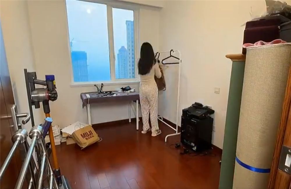 姑娘改造2米宽卧室：将巴掌大的空间重新设计，变成少女风小窝