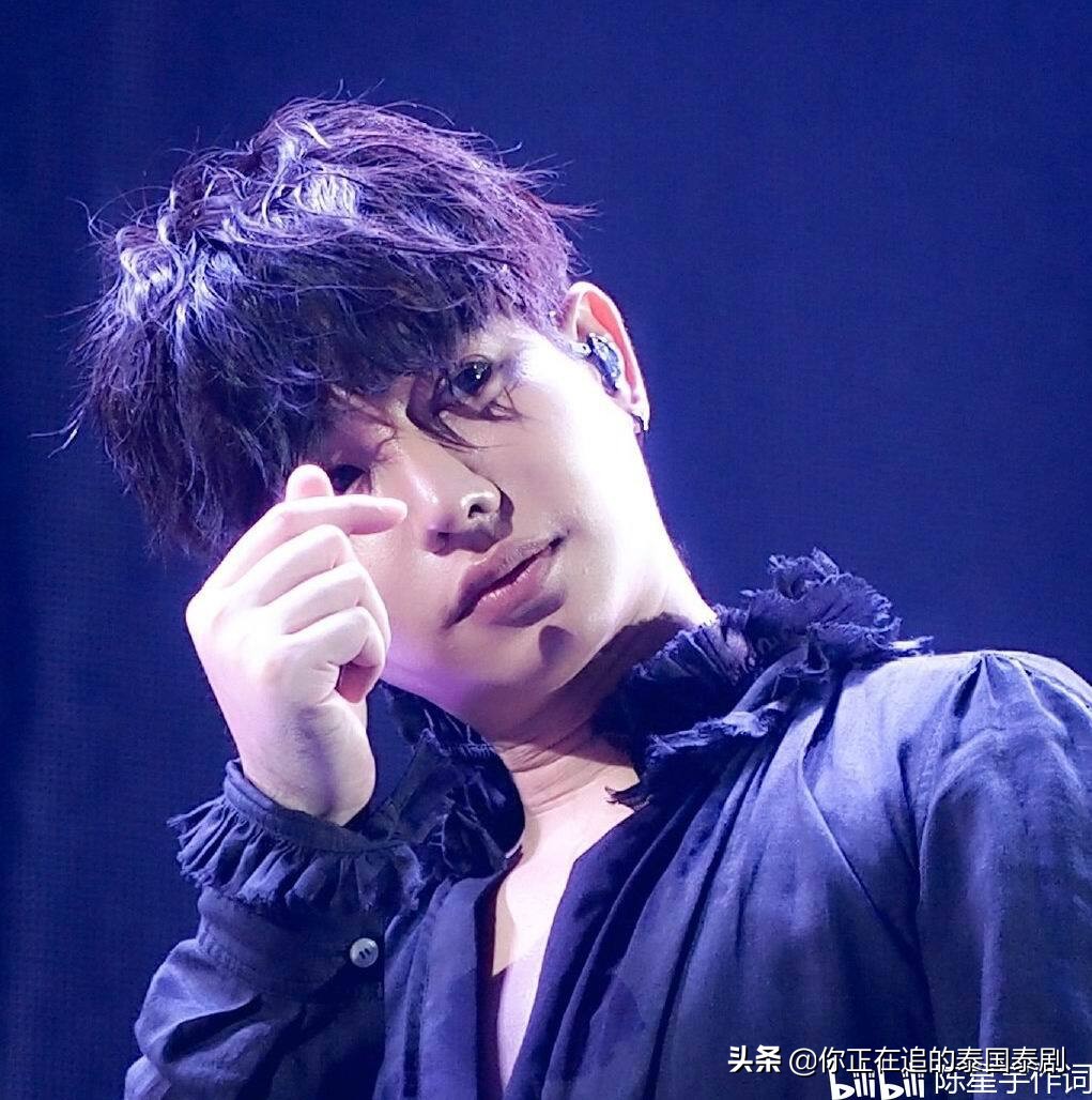 泰国主播调侃歌手peck过度整容脸忘关麦:泰星peck粉丝围攻冲热搜