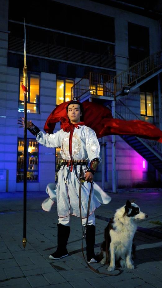 魔法少年“朱铁雄”引领国风变装热，三赛道并行破圈