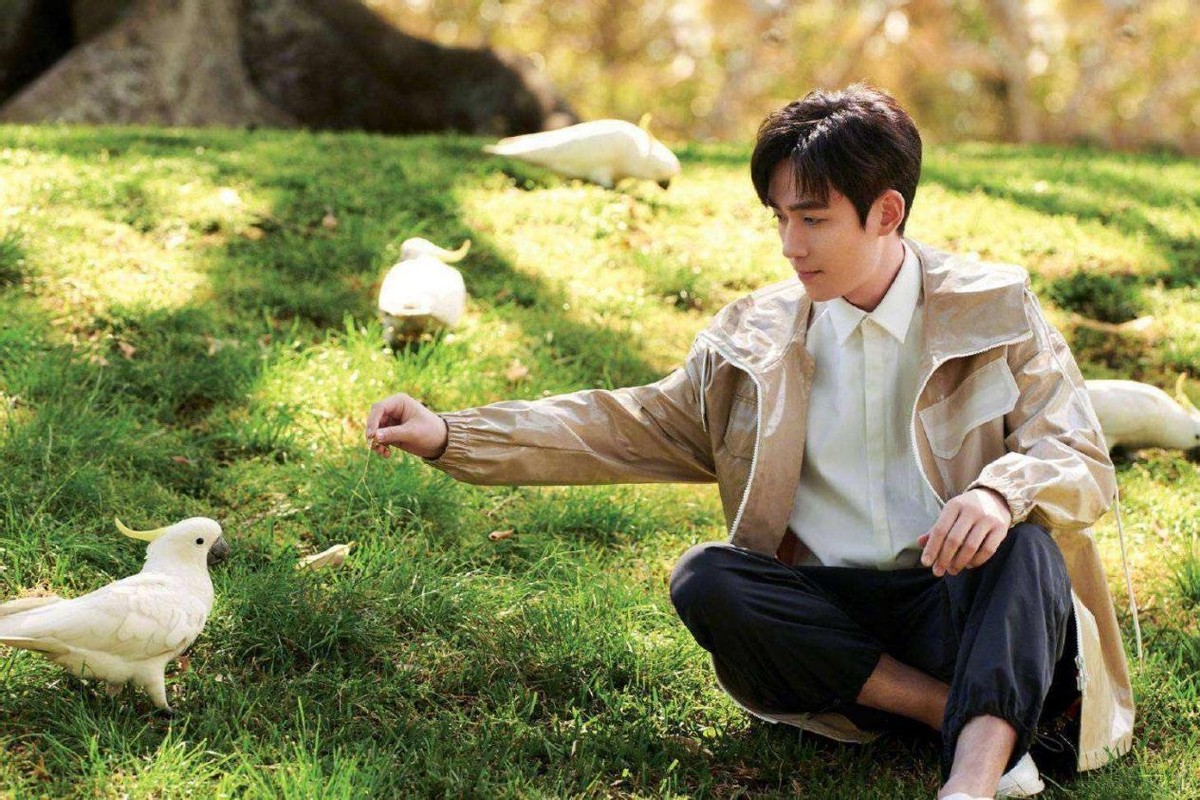 “小公爷”朱一龙，曾跑龙套10年，30岁逆袭成顶流，戏外仍未婚