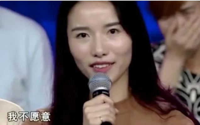 夫妻捡一女婴，养父扛煤气罐供读博士，之后生母想给50万带走女儿