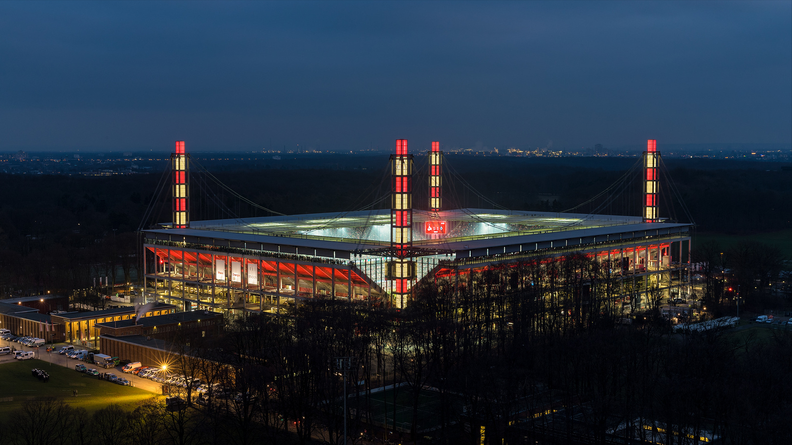 莱茵能源球场rheinenergiestadion德意志银行公园球场是位于德国