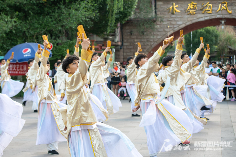 乌鲁木齐市：夏日景区共赏文化盛宴