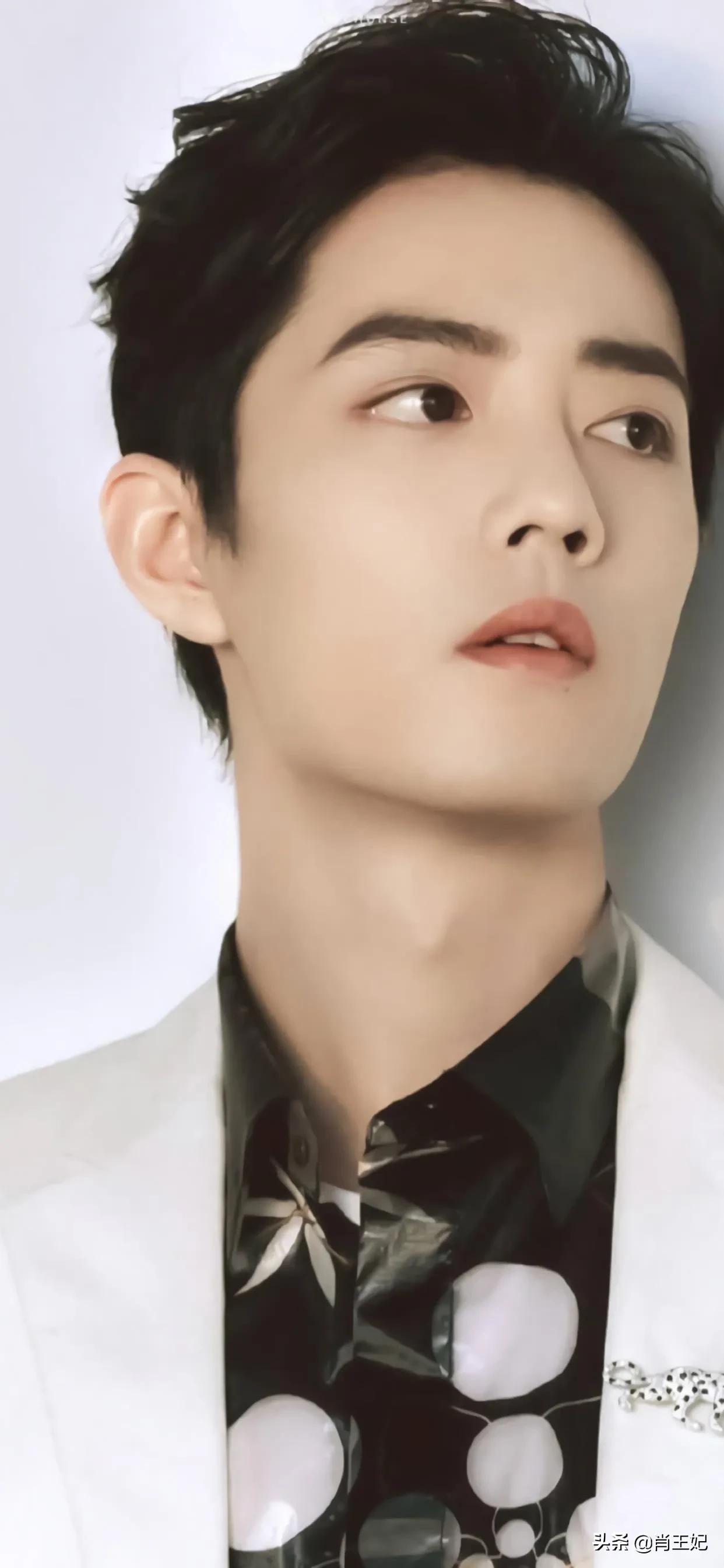 肖战他可真帅啊,帅到没边呀,这身材比例可太完美了