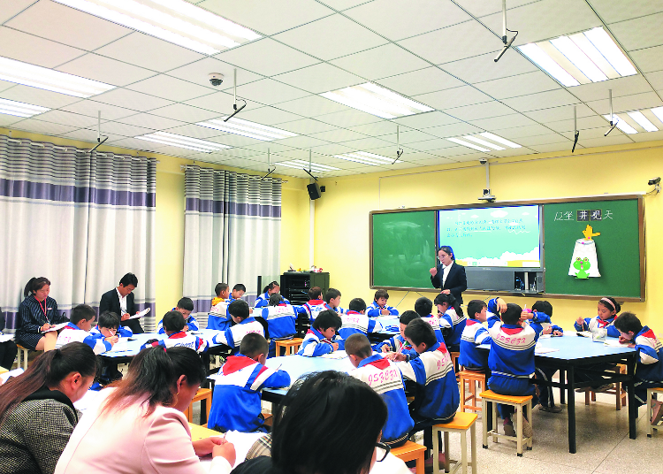 特岗教师和编制教师有啥区别？除工作环境外，薪资待遇差距明显