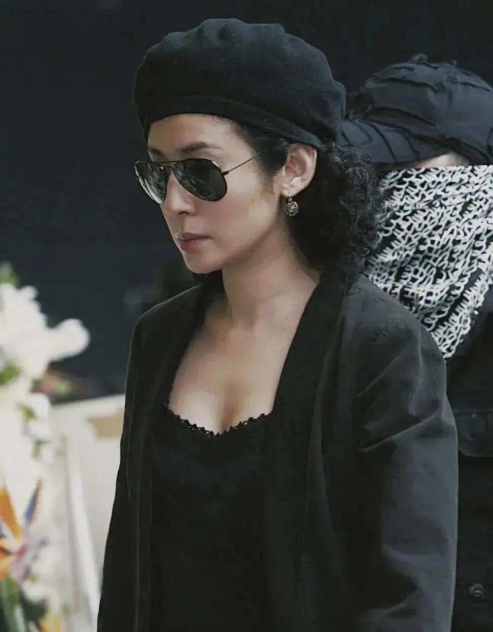 参加张国荣梅艳芳葬礼的众人