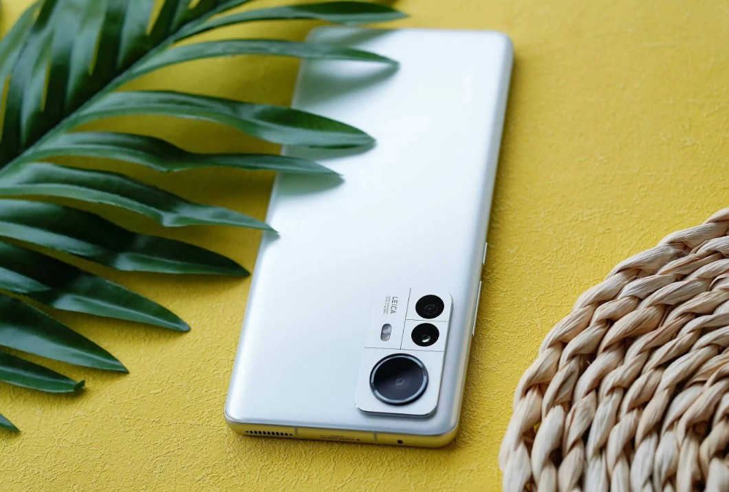 2022年换手机可以考虑这3款，耗电少性能强还不贵，能用到2027年