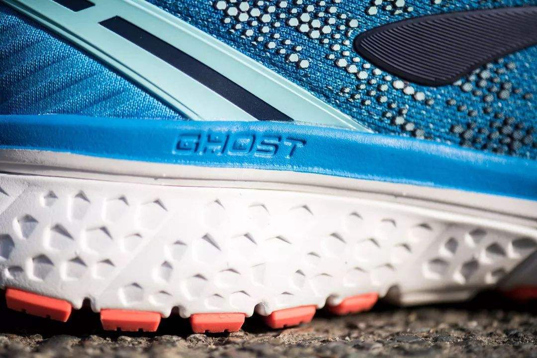 市售主流跑鞋中底材料介绍，附12款适合新手的高性价比跑鞋推荐
