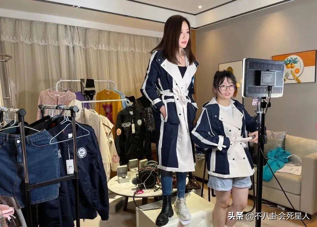 落魄商演，千元付费聊天，这些港星在内地表面缺钱，实际身家不菲