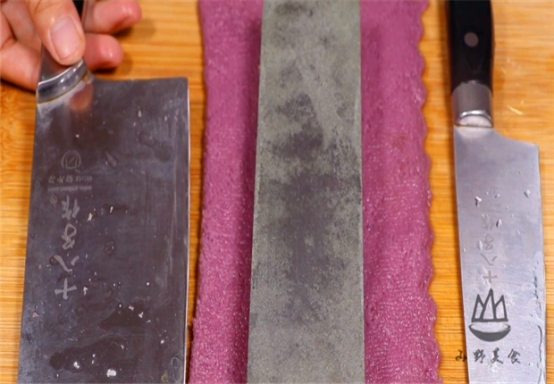 磨刀斜磨还是横磨？原来一直都磨错了，教你正确做法，锋利又耐用