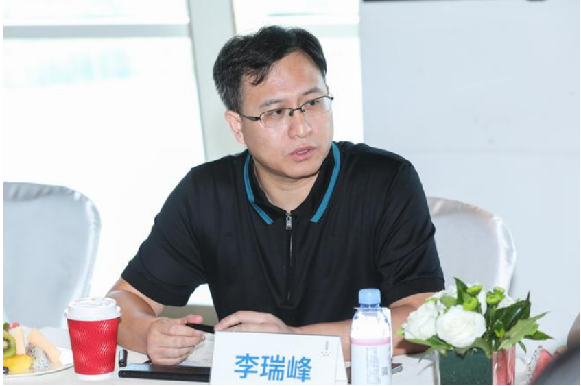 魏牌继续碰瓷华为，媒体试驾会强制试驾问界M5