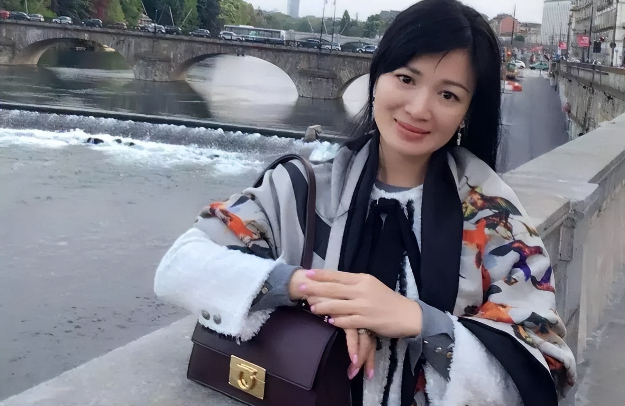 红得快、凉得也快，这五位“风光不再”的女星真是太可惜了