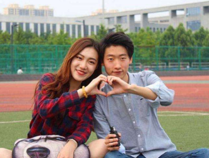 大学生女友（大学生带女朋友回家）