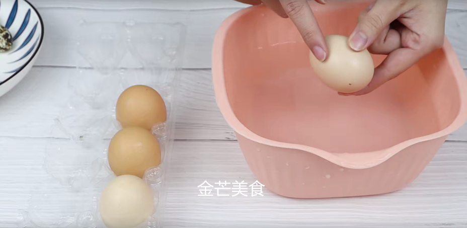鸡蛋不要这样放冰箱，容易变成“毒鸡蛋”，很多人都有这个习惯