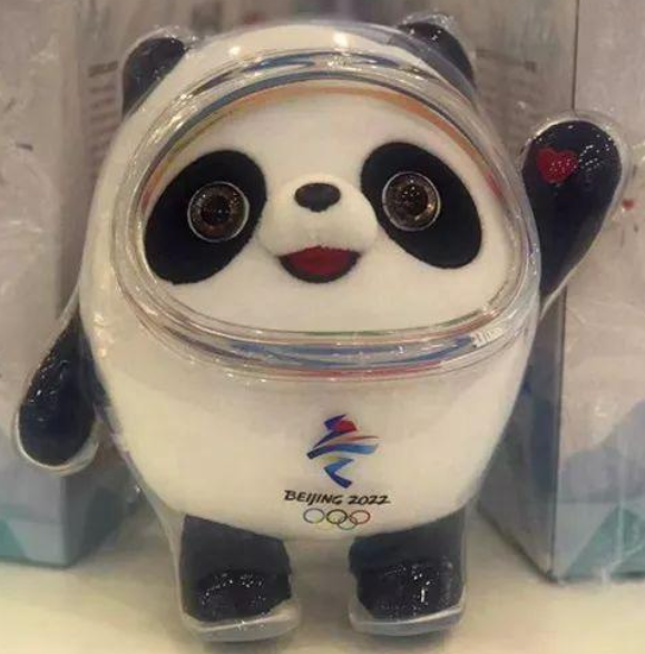 冬奥吉祥物“冰墩墩”可爱爆棚，设计它的学校，却不是985高校