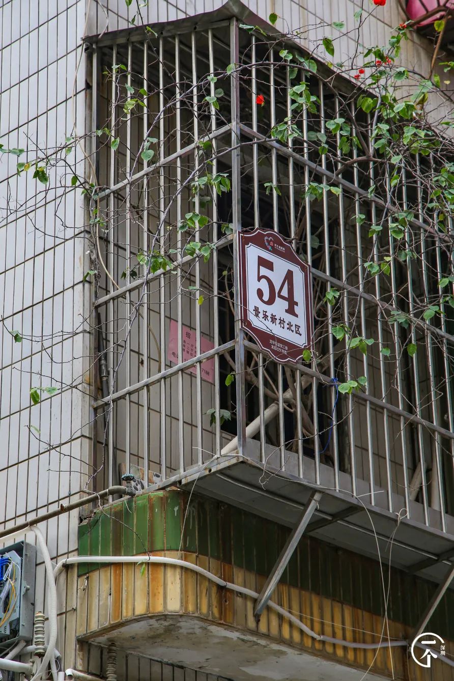 我在深圳富士康打工，月入5k，住30元旅館