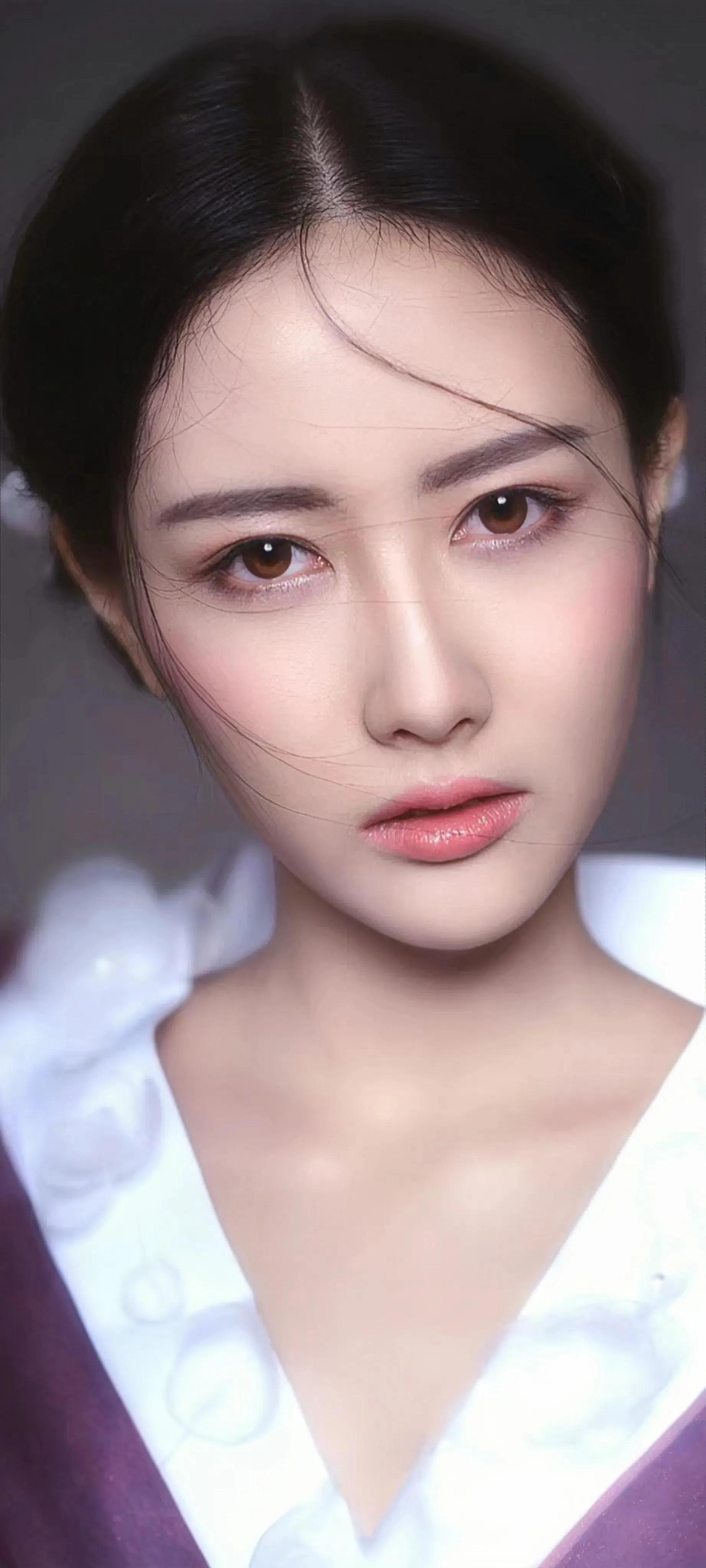 端庄美丽的张子璇