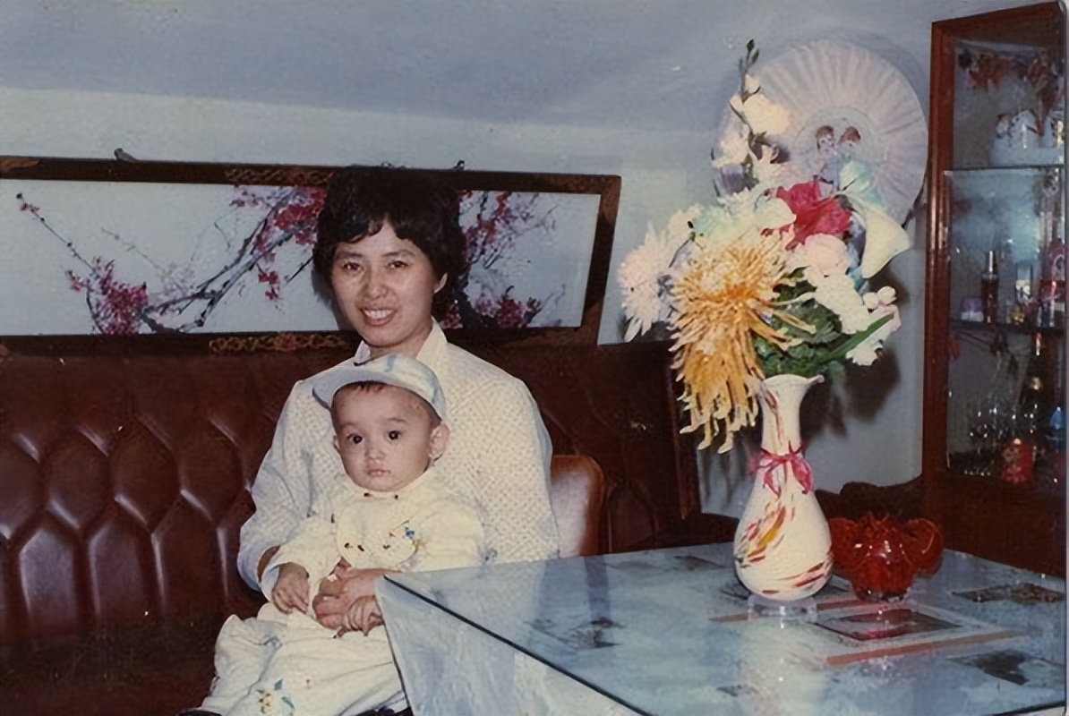 胡歌爸爸胡逸材：前卫的教育助孩子成才，为他的终身大事操碎了心