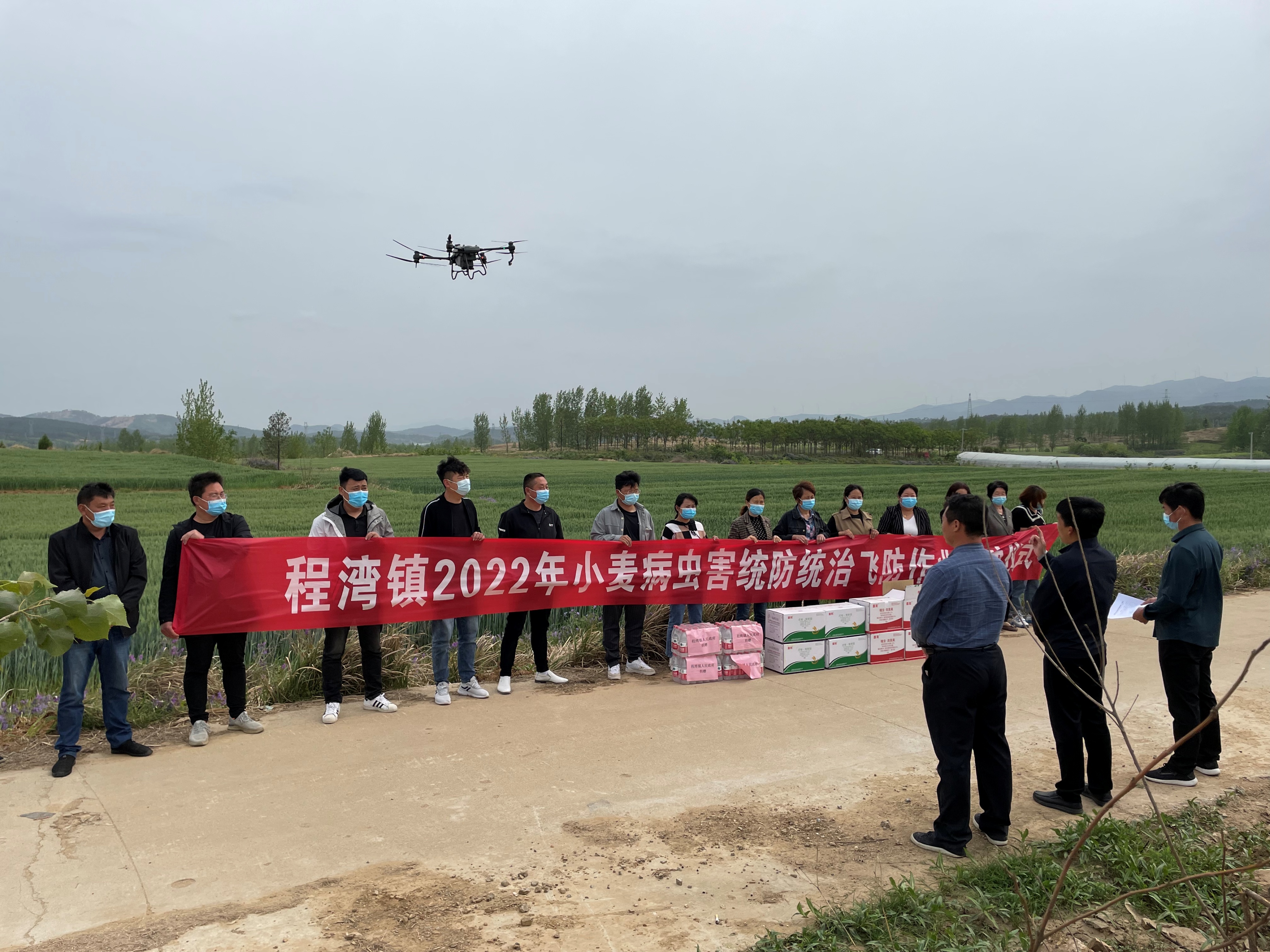 桐柏县程湾镇小麦病虫害统防统治飞防作业