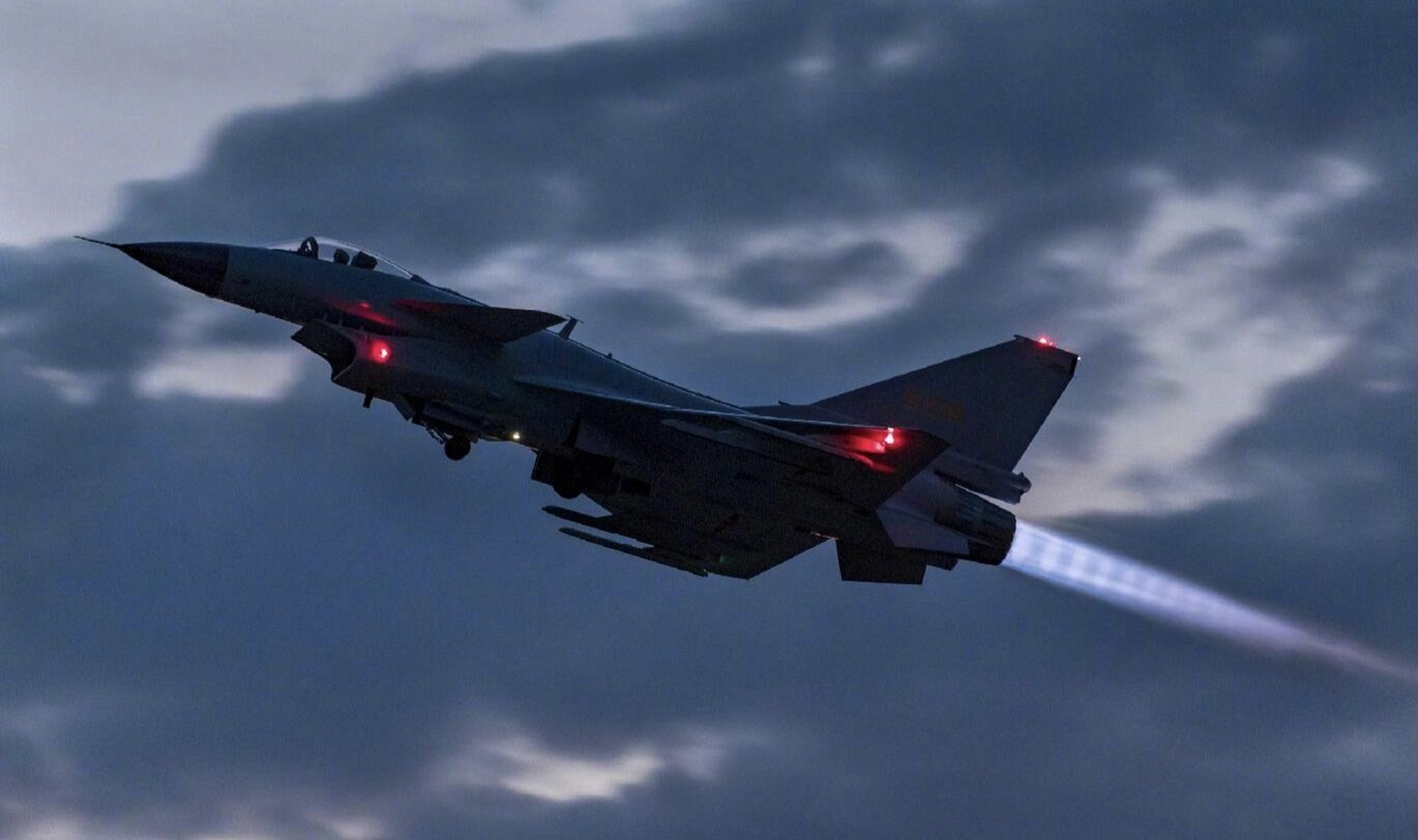 ��ר�ң���10�����������ʣ�����PL10��PL12�տյ������ƽ���չ��