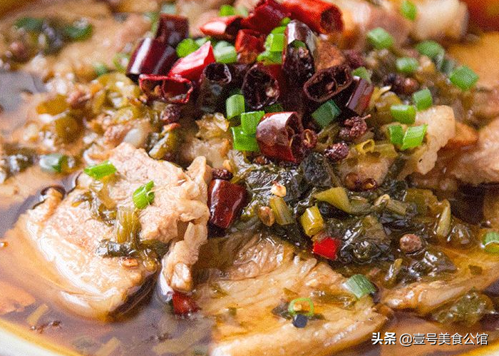 香辣版本的酸汤五花肉，酸辣爽口，肉嫩味美，吃了一次还想吃