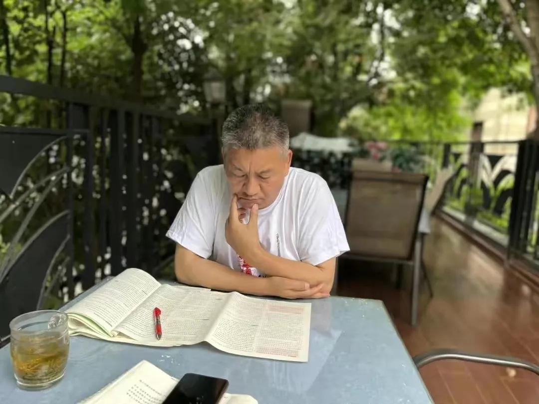 高考考王—梁實從16歲到55歲的25次高考成績單，明天繼續再戰考場