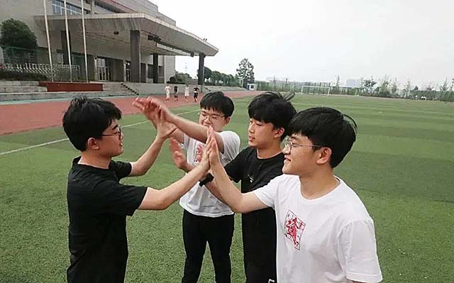 轰动一时的中国首例全男4胞胎：18年前大难不死，18年后金榜题名