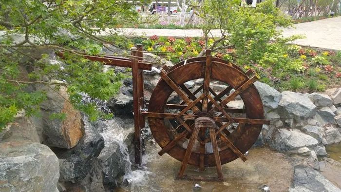 小品,主要作用是装点花海,花境,广场等空间,为园区带来特定的乡土主题