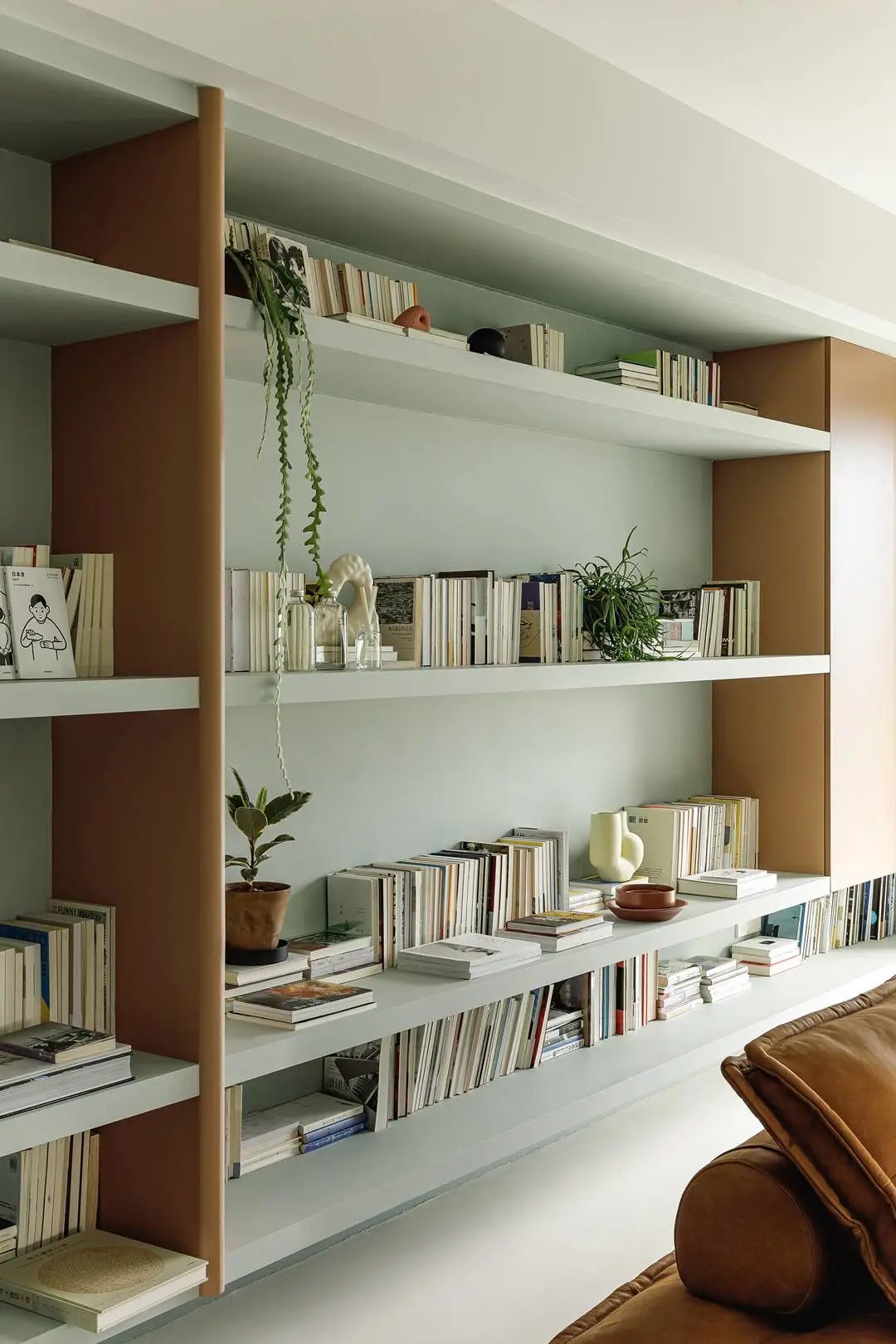 推了三道墙，北京75㎡ 单身宅收纳爆量，多到能塞42个行李箱